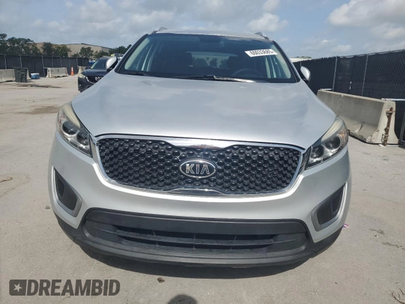 2017 Kia Sorento LX z VIN 5XYPG4A38HG257486, wystawiony jako Copart lot #60033685 z przebiegiem 85 605 mil mil oraz Czysty tytuł • Clean title. Historia ofert i sprzedaży dostępna na DreamBid. Obrazek 5.