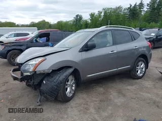 2015 Nissan Rogue S z VIN JN8AS5MV8FW765307, wystawiony jako IAAI lot #42307390 z przebiegiem 130 641 mil mil oraz . Historia ofert i sprzedaży dostępna na DreamBid. Obrazek 2.