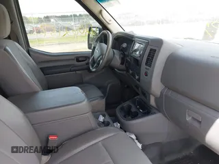 2018 Nissan NV Cargo S z VIN 1N6BF0LY7JN800787, wystawiony jako IAAI lot #42062137 z przebiegiem 221 082 mil mil oraz . Historia ofert i sprzedaży dostępna na DreamBid. Obrazek 5.