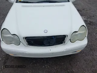2003 Mercedes-Benz C 240 z VIN WDBRF61J63F390375, wystawiony jako IAAI lot #42207848 z przebiegiem Nie podano mil oraz . Historia ofert i sprzedaży dostępna na DreamBid. Obrazek 10.