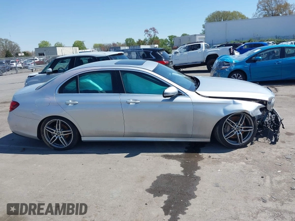 2018 Mercedes-Benz E-Class E 300 with VIN WDDZF4JB0JA472648, listed as a IAAI auction lot 41843995 with 128,590 mi miles. Bid and sale history available at carsss.com. Image 13.
