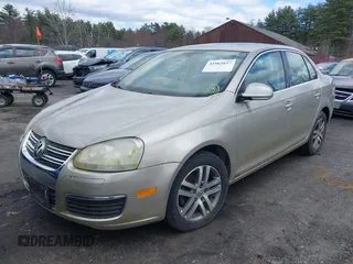 2005 Volkswagen Jetta 2.5L with VIN 3VWSG71K15M647327, listed as a IAAI auction lot 41982037 with 42,345 mi miles and . Bid and sale history available at DreamBid. Image 2.