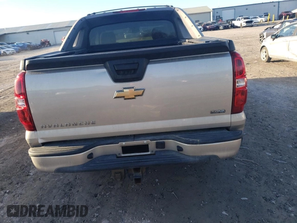 2007 Chevrolet Avalanche 1LT z VIN 3GNEC120X7G225653, wystawiony jako Copart lot #43108945 z przebiegiem 141 621 mil mil oraz Czysty tytuł • Clean title. Historia ofert i sprzedaży dostępna na DreamBid. Obrazek 6.