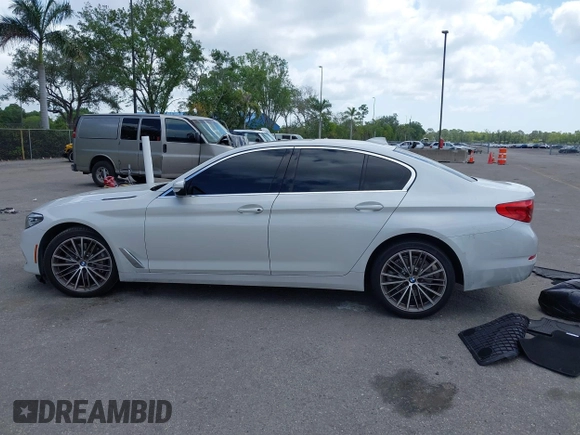 2020 BMW 5 Series 530i z VIN WBAJR3C02LWW65567, wystawiony jako IAAI lot #42113467 z przebiegiem 51 300 mil mil oraz . Historia ofert i sprzedaży dostępna na DreamBid. Obrazek 14.