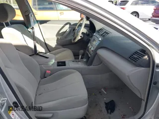 2007 Toyota Camry CE z VIN 4T1BE46K97U048329, wystawiony jako IAAI lot #41548552 z przebiegiem 126 825 mil mil oraz . Historia ofert i sprzedaży dostępna na DreamBid. Obrazek 5.