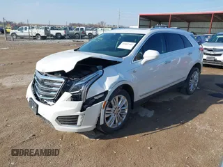 2017 Cadillac XT5 Premium Luxury AWD z VIN 1GYKNERS3HZ284561, wystawiony jako IAAI lot #41887147 z przebiegiem 119 189 mil mil oraz . Historia ofert i sprzedaży dostępna na DreamBid. Obrazek 18.