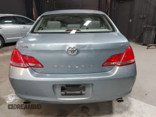 2007 Toyota Avalon XL z VIN 4T1BK36B17U189303, wystawiony jako IAAI lot #41614917 z przebiegiem 238 114 mil mil oraz . Historia ofert i sprzedaży dostępna na DreamBid. Obrazek 16.