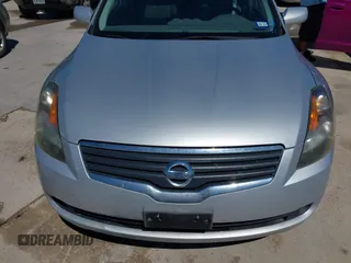 2007 Nissan Altima 2.5 with VIN 1N4AL21E27C138140, listed as a IAAI auction lot 42083098 with 189,799 mi miles. Bid and sale history available at carsss.com. Image 6.