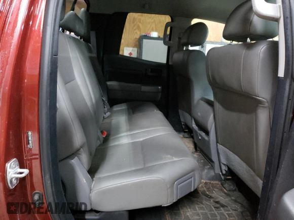2010 Toyota Tundra z VIN 5TFUW5F19AX101415, wystawiony jako Copart lot #56232545 z przebiegiem 167 081 mil mil oraz Czysty tytuł • Clean title. Historia ofert i sprzedaży dostępna na DreamBid. Obrazek 10.