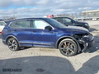 2022 Volkswagen Tiguan SEL R-Line with VIN 3VV4B7AX6NM050942, listed as a IAAI auction lot 41067353 with 38,634 mi miles. Bid and sale history available at carsss.com. Image 13.