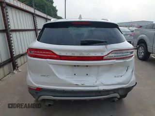 2017 Lincoln MKC Premiere z VIN 5LMCJ1C99HUL69530, wystawiony jako IAAI lot #42278151 z przebiegiem 45 809 mil mil oraz . Historia ofert i sprzedaży dostępna na DreamBid. Obrazek 16.