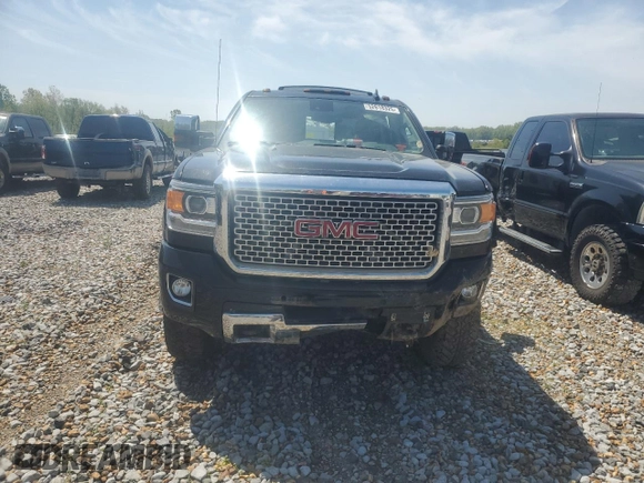 2015 GMC Sierra 3500HD Denali z VIN 1GT424E81FF535667, wystawiony jako Copart lot #52618325 z przebiegiem Nie podano mil oraz Czysty tytuł • Clean title. Historia ofert i sprzedaży dostępna na DreamBid. Obrazek 5.