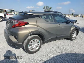 2021 Toyota C-HR LE z VIN NMTKHMBXXMR130792, wystawiony jako Copart lot #54854625 z przebiegiem 27 478 mil mil oraz Nie do naprawy • Non repairable. Historia ofert i sprzedaży dostępna na DreamBid. Obrazek 3.