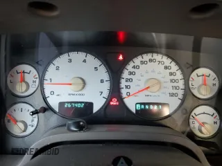 2002 Dodge 1500 z VIN 1D7HU18Z52J200116, wystawiony jako Copart lot #60093725 z przebiegiem 267 402 mil mil oraz Szkoda całkowita • Salvage title. Historia ofert i sprzedaży dostępna na DreamBid. Obrazek 9.