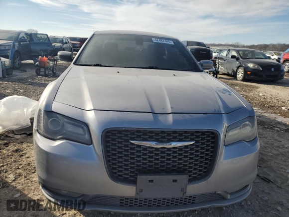 2016 Chrysler 300 S Alloy Edition z VIN 2C3CCAGG7GH182948, wystawiony jako Copart lot #42487445 z przebiegiem 102 451 mil mil oraz Szkoda całkowita • Salvage title. Historia ofert i sprzedaży dostępna na DreamBid. Obrazek 5.
