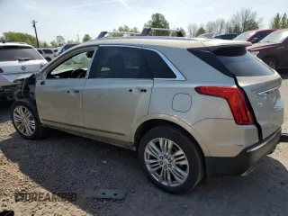 2017 Cadillac XT5 Premium Luxury AWD z VIN 1GYKNERS2HZ127538, wystawiony jako Copart lot #54570095 z przebiegiem 108 037 mil mil oraz Szkody całkowita. Historia ofert i sprzedaży dostępna na DreamBid. Obrazek 2.