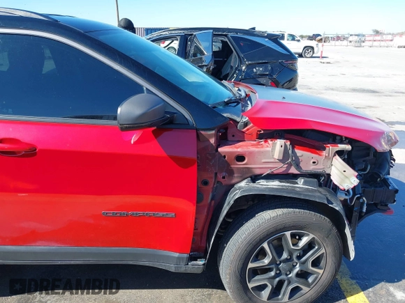 2020 Jeep Compass Trailhawk z VIN 3C4NJDDB5LT162915, wystawiony jako IAAI lot #41654603 z przebiegiem 89 316 mil mil oraz . Historia ofert i sprzedaży dostępna na DreamBid. Obrazek 19.