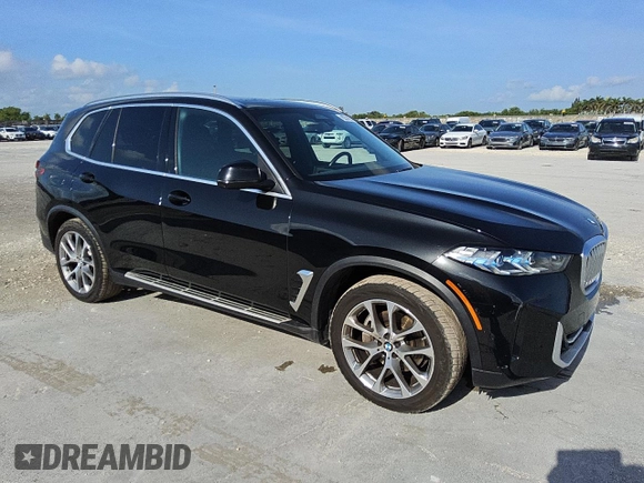 2024 BMW X5 xDrive40i z VIN 5UX23EU06R9T35813, wystawiony jako Copart lot #57442245 z przebiegiem 41 072 mil mil oraz Tytuł czysty. Historia ofert i sprzedaży dostępna na DreamBid. Obrazek 4.