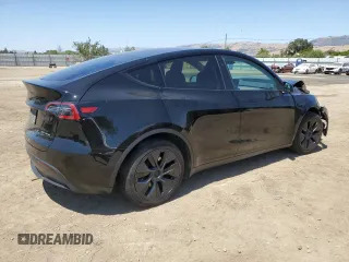 2024 Tesla Model Y Long Range with VIN 7SAYGAEE9RF125458, listed as a Copart auction lot 59567365 with 28,966 mi miles and Salvage title. Bid and sale history available at DreamBid. Image 3.