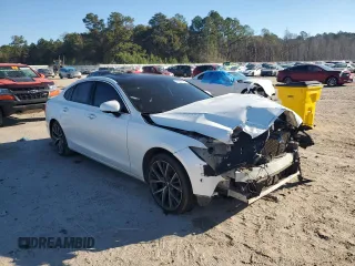 2017 Volvo S90 Momentum z VIN YV1102AK7H1014266, wystawiony jako Copart lot #81897184 z przebiegiem 101 327 mil mil oraz Szkody całkowita. Historia ofert i sprzedaży dostępna na DreamBid. Obrazek 4.