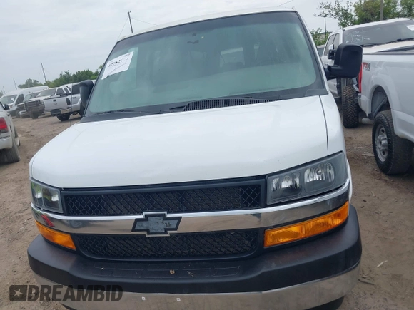 2017 Chevrolet Express Passenger LT z VIN 1GAZGPFG6H1203750, wystawiony jako IAAI lot #42782626 z przebiegiem 193 843 mil mil oraz . Historia ofert i sprzedaży dostępna na DreamBid. Obrazek 12.