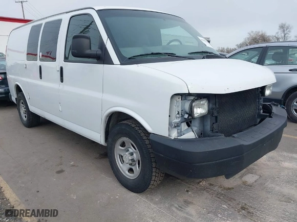 2007 Chevrolet Express Cargo Van with VIN 1GCFG15X671194331, listed as a IAAI auction lot 41900166 with 207,529 mi miles. Bid and sale history available at carsss.com. Image 1.