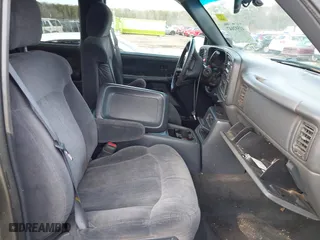 2001 Chevrolet Silverado 1500 LT with VIN 1GCEK19T31Z137434, listed as a IAAI auction lot 41592047 with 246,705 mi miles. Bid and sale history available at carsss.com. Image 5.