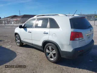 2013 Kia Sorento EX with VIN 5XYKU4A24DG395420, listed as a IAAI auction lot 41424732 with 154,661 mi miles and . Bid and sale history available at carsss.com. Image 3.