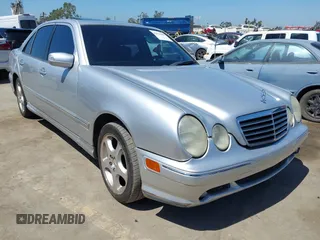 2000 Mercedes-Benz E 320 z VIN WDBJF70J7YB014156, wystawiony jako IAAI lot #42515689 z przebiegiem 77 543 mil mil oraz . Historia ofert i sprzedaży dostępna na DreamBid. Obrazek 1.