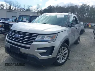 2017 Ford Explorer z VIN 1FM5K7B8XHGC37329, wystawiony jako IAAI lot #41607411 z przebiegiem 184 451 mil mil oraz . Historia ofert i sprzedaży dostępna na DreamBid. Obrazek 2.
