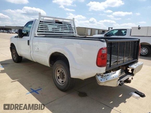 2015 Ford F-250 XL z VIN 1FTBF2A68FEB80829, wystawiony jako Copart lot #54684575 z przebiegiem 300 026 mil mil oraz Czysty tytuł • Clean title. Historia ofert i sprzedaży dostępna na DreamBid. Obrazek 2.