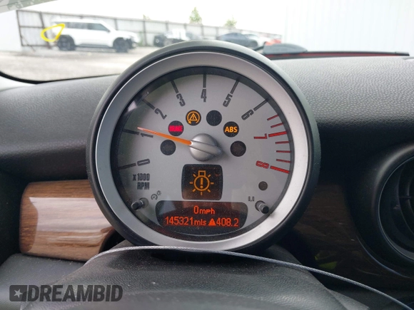 2008 MINI Hardtop S z VIN WMWMF73538TT89353, wystawiony jako IAAI lot #42647235 z przebiegiem 145 321 mil mil oraz . Historia ofert i sprzedaży dostępna na DreamBid. Obrazek 7.