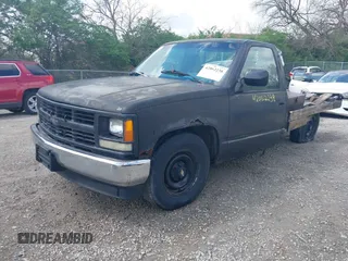 1994 Chevrolet Silverado 2500 z VIN 1GCFC24K6RE155578, wystawiony jako IAAI lot #42062238 z przebiegiem 303 962 mil mil oraz . Historia ofert i sprzedaży dostępna na DreamBid. Obrazek 2.