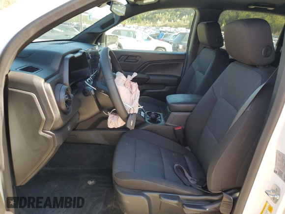 2024 Chevrolet Colorado 4WD Work Truck z VIN 1GCPTBEK2R1274089, wystawiony jako Copart lot #50957165 z przebiegiem 23 957 mil mil oraz Szkoda całkowita • Salvage title. Historia ofert i sprzedaży dostępna na DreamBid. Obrazek 7.