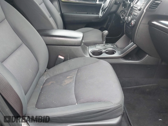 2011 Kia Sorento LX with VIN 5XYKT4A18BG186432, listed as a IAAI auction lot 42065088 with 202,122 mi miles. Bid and sale history available at carsss.com. Image 5.