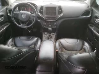 2019 Jeep Cherokee Trailhawk z VIN 1C4PJMBX9KD256968, wystawiony jako Copart lot #51591025 z przebiegiem 110 746 mil mil oraz Szkoda całkowita • Salvage title. Historia ofert i sprzedaży dostępna na DreamBid. Obrazek 8.