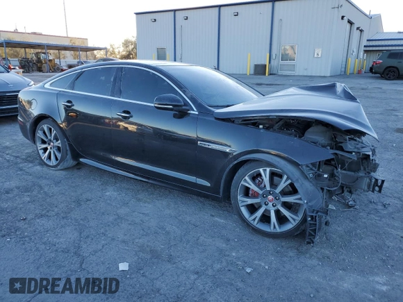 2015 Jaguar XJ z VIN SAJWA1CZ5F8V90554, wystawiony jako Copart lot #83623994 z przebiegiem 104 440 mil mil oraz Szkoda całkowita • Salvage title. Historia ofert i sprzedaży dostępna na DreamBid. Obrazek 4.