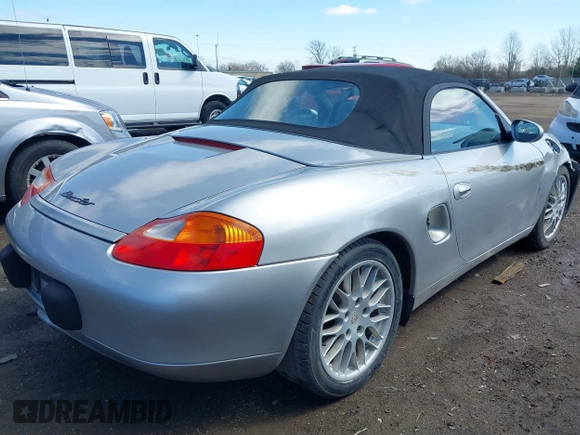 1999 Porsche Boxster z VIN WP0CA2989XU627152, wystawiony jako IAAI lot #41805432 z przebiegiem 112 380 mil mil oraz . Historia ofert i sprzedaży dostępna na DreamBid. Obrazek 4.