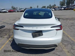 2025 Tesla Model 3 Long Range z VIN 5YJ3E1EA1SF876795, wystawiony jako IAAI lot #41967853 z przebiegiem 8 328 mil mil oraz . Historia ofert i sprzedaży dostępna na DreamBid. Obrazek 17.