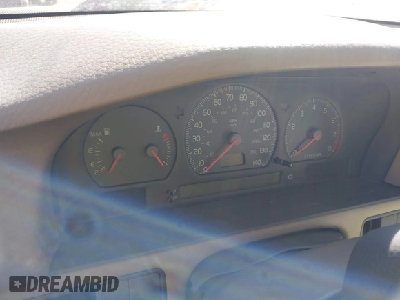 1999 Volvo S70 z VIN YV1LS56D4X2567657, wystawiony jako IAAI lot #41383089 z przebiegiem Nie podano mil oraz . Historia ofert i sprzedaży dostępna na DreamBid. Obrazek 7.