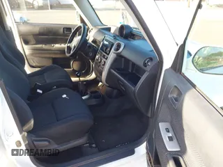 2005 Scion xB z VIN JTLKT334654016076, wystawiony jako IAAI lot #41713410 z przebiegiem 278 715 mil mil oraz . Historia ofert i sprzedaży dostępna na DreamBid. Obrazek 5.