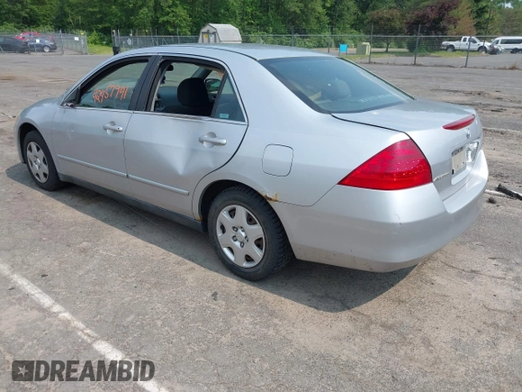 2007 Honda Accord LX z VIN 1HGCM564X7A169294, wystawiony jako IAAI lot #42457941 z przebiegiem 256 692 mil mil oraz . Historia ofert i sprzedaży dostępna na DreamBid. Obrazek 3.