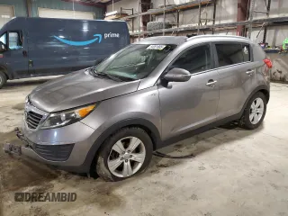 2013 Kia Sportage LX z VIN KNDPBCA27D7370630, wystawiony jako Copart lot #54061805 z przebiegiem Nie podano mil oraz Szkoda całkowita • Salvage title. Historia ofert i sprzedaży dostępna na DreamBid. Obrazek 1.