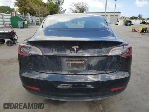 2022 Tesla Model 3 z VIN 5YJ3E1EA1NF286584, wystawiony jako Copart lot #52142755 z przebiegiem 83 340 mil mil oraz Czysty tytuł • Clean title. Historia ofert i sprzedaży dostępna na DreamBid. Obrazek 6.