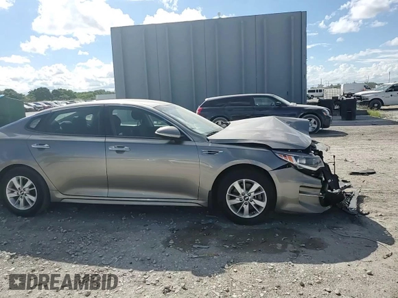 2017 Kia Optima LX z VIN 5XXGT4L37HG142309, wystawiony jako Copart lot #61533985 z przebiegiem 66 970 mil mil oraz Nie do naprawy • Non repairable. Historia ofert i sprzedaży dostępna na DreamBid. Obrazek 10.
