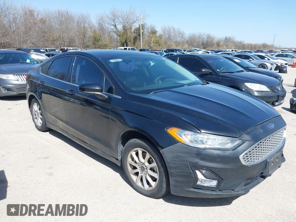 2018 Ford Fusion S with VIN 3FA6P0G70JR262570, listed as a IAAI auction lot 41726472 with 77,658 mi miles. Bid and sale history available at carsss.com. Image 1.