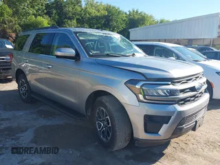 2024 Ford Expedition XLT z VIN 1FMJU1J89REA34338, wystawiony jako IAAI lot #42217647 z przebiegiem 46 609 mil mil oraz . Historia ofert i sprzedaży dostępna na DreamBid. Obrazek 1.