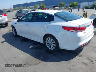 2018 Kia Optima LX z VIN 5XXGT4L35JG265371, wystawiony jako IAAI lot #42494354 z przebiegiem 86 411 mil mil oraz . Historia ofert i sprzedaży dostępna na DreamBid. Obrazek 3.