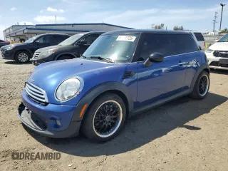 2012 MINI Hardtop z VIN WMWSU3C5XCT368997, wystawiony jako Copart lot #54622735 z przebiegiem 104 261 mil mil oraz Szkoda całkowita • Salvage title. Historia ofert i sprzedaży dostępna na DreamBid. Obrazek 1.