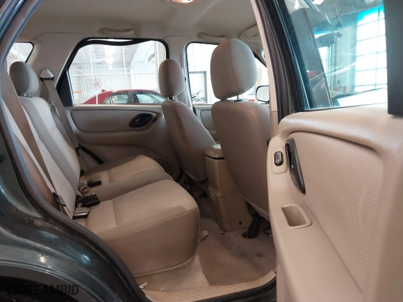 2003 Ford Escape XLS Popular with VIN 1FMYU02143KC35891, listed as a IAAI auction lot 41599760 with 148,381 mi miles. Bid and sale history available at carsss.com. Image 8.